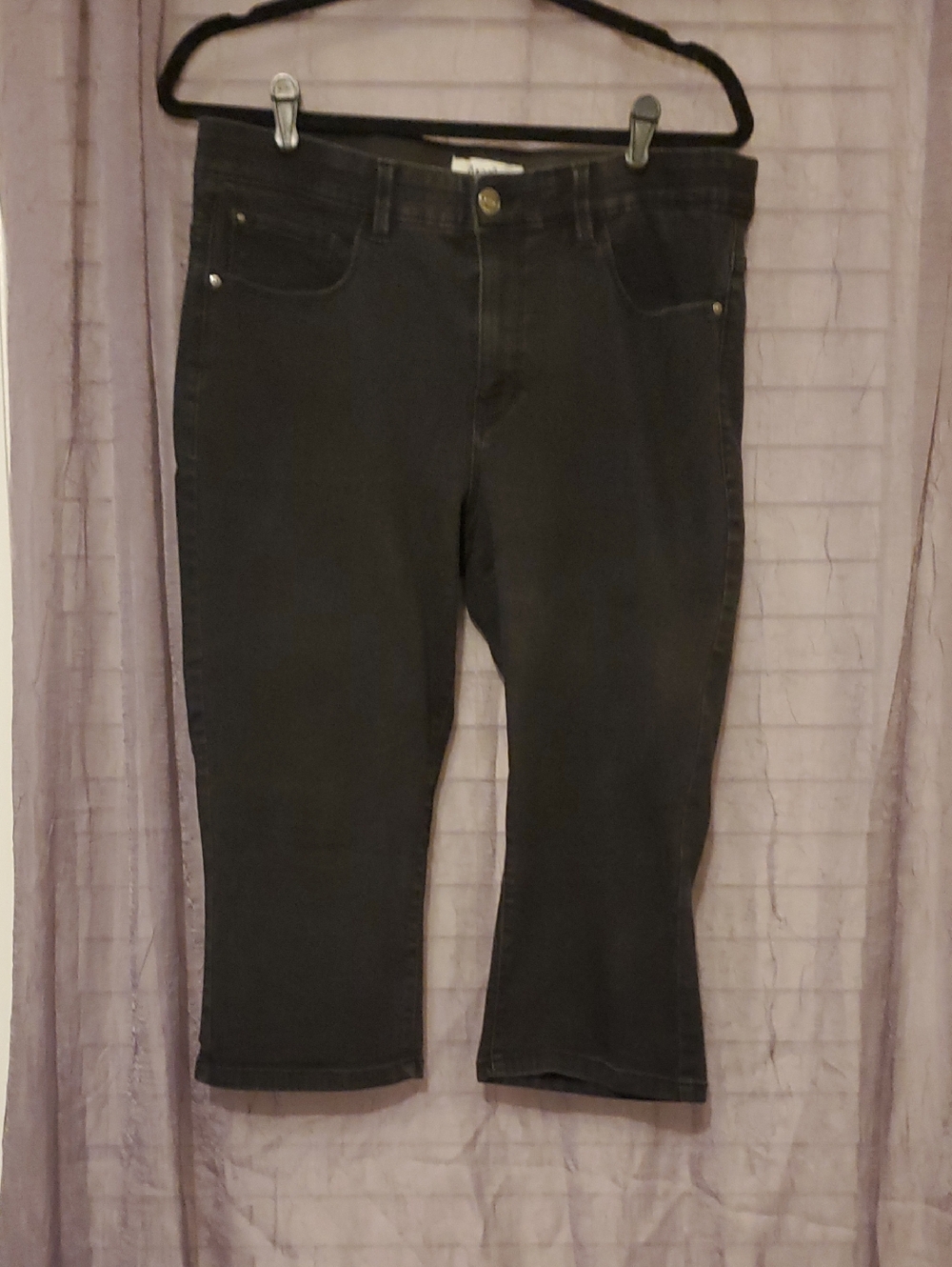 Angels Black Women's Capri